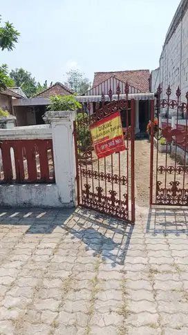 Rumah Strategis Sedati, Cocok untuk Tinggal/Kantor/Gudang, Luas 611m²
