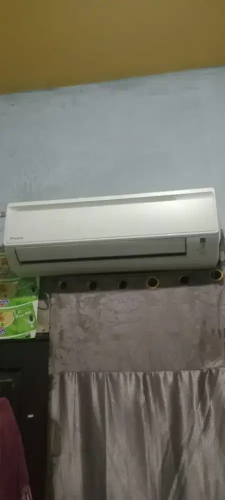 Dijual cepat AC Daikin 1/2 PK