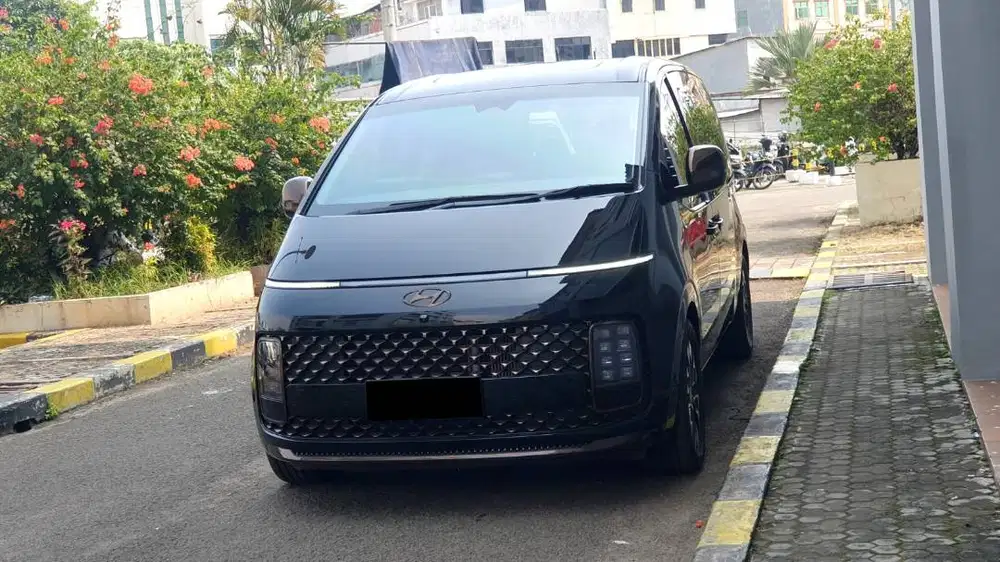 [ GARANSI 5TH ] Hyundai Staria 2.2L 2WD Signature 7 Seater 2021/2022