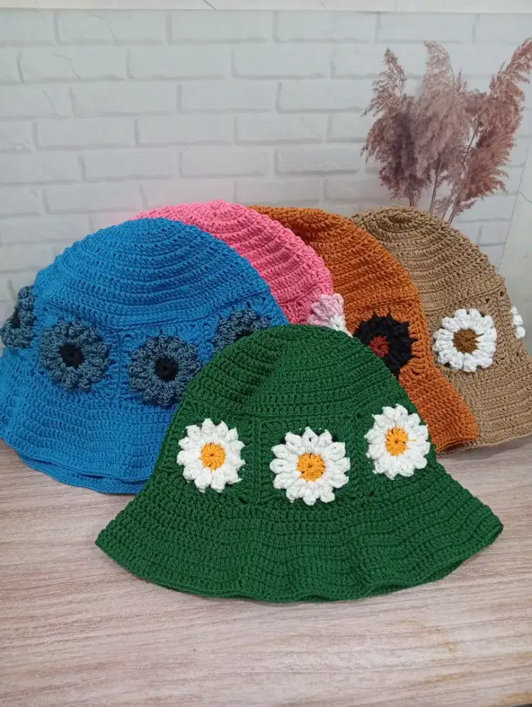 Topi ember rajut