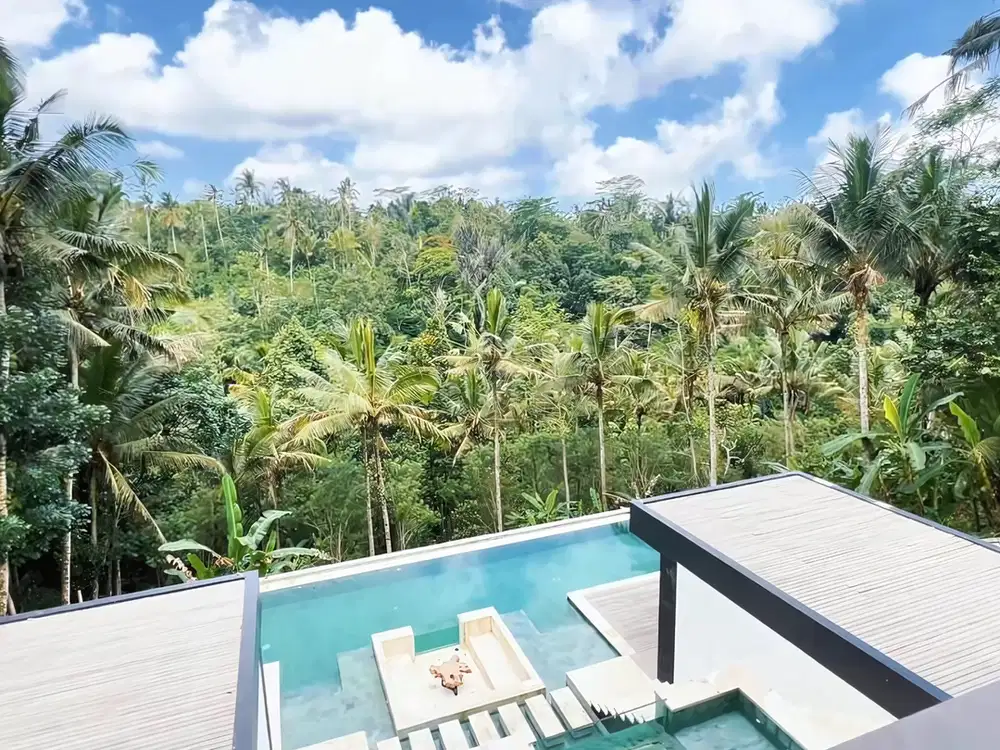 FOREST ESTATE VILLA WITH EXPANSIVE LAND IN TAMPAKSIRING