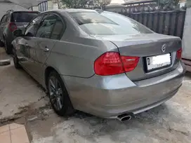 BMW 320i 2010 Bensin