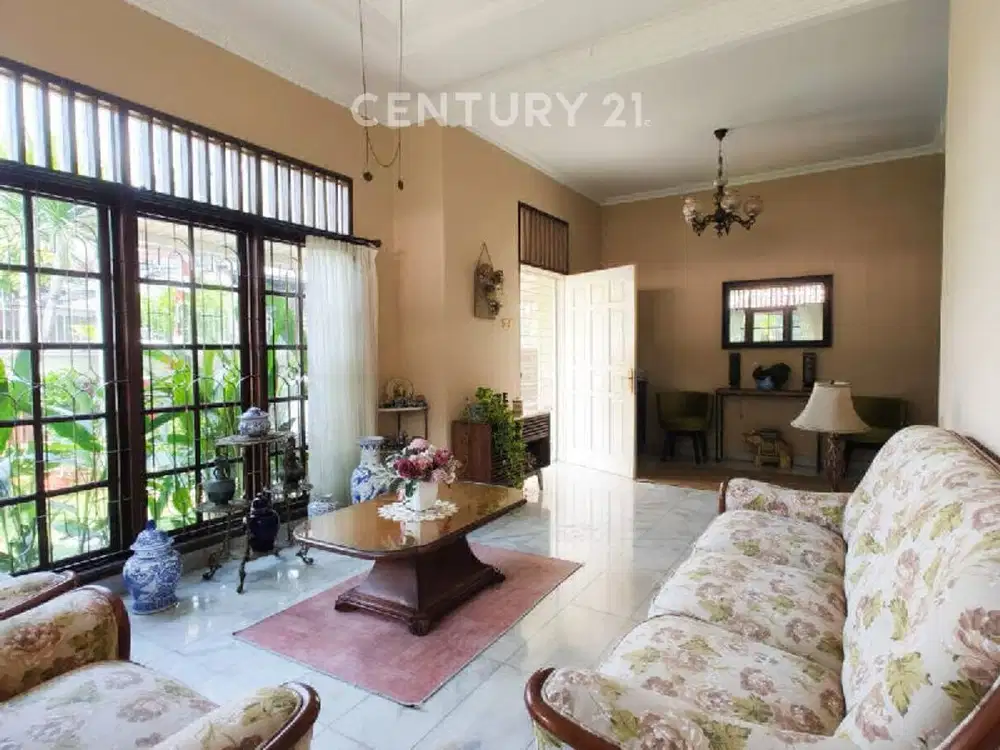 Jual Rumah Kebon Jeruk, Sangat Cantik, Lokasi Strategis! Hook!