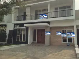 Dijual rumah 2,5 lantai renovasi full bangunan, parkir luas di Giri