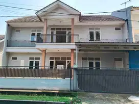 Disewakan rumah 2 lantai bagus LT280LB 200 carport 2 mobil dekat Galaxy