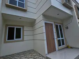 Rumah Siap Huni Kondisi Rapi Strategis di Sektpr 7A Gading Serpong