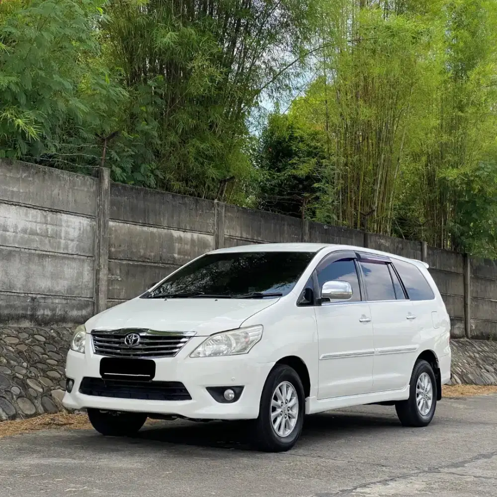 Innova 2.5 V Solar AT 2012