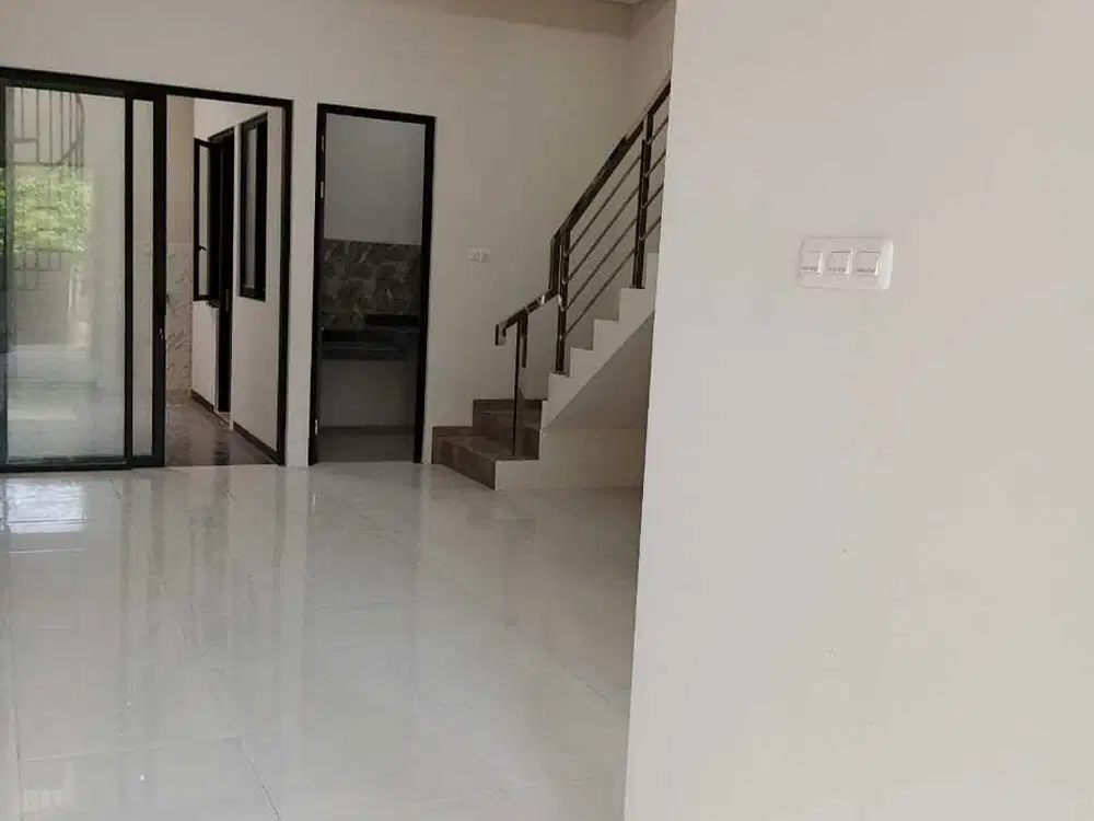 Rumah Baru Gres Minimalis 2 Lantai di dekat Merr Surabaya Timur