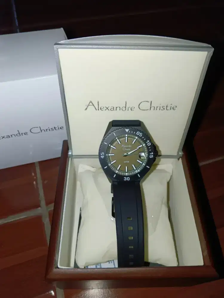 Jam Alexander Christie Pria