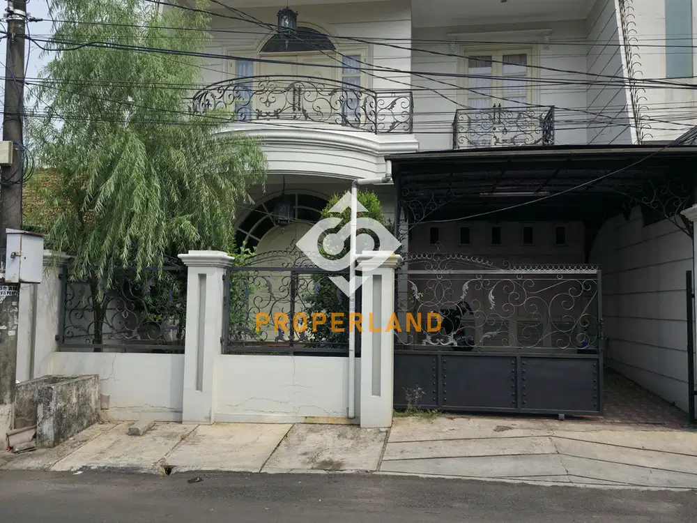 RUMAH KLASIK DI AREA SENAYAN JAKARTA  SELATAN