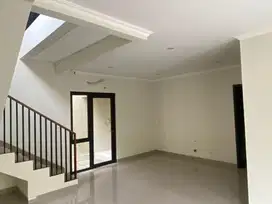 TURUN HARGA! Rumah 2 Lantai Siap Huni Posisi Hook di Carson Gading Serpong Jadi 3M Kecil