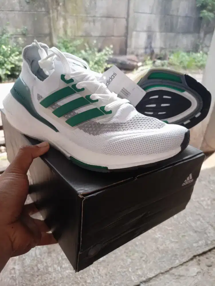 Sepatu adidas ultraboost size 42