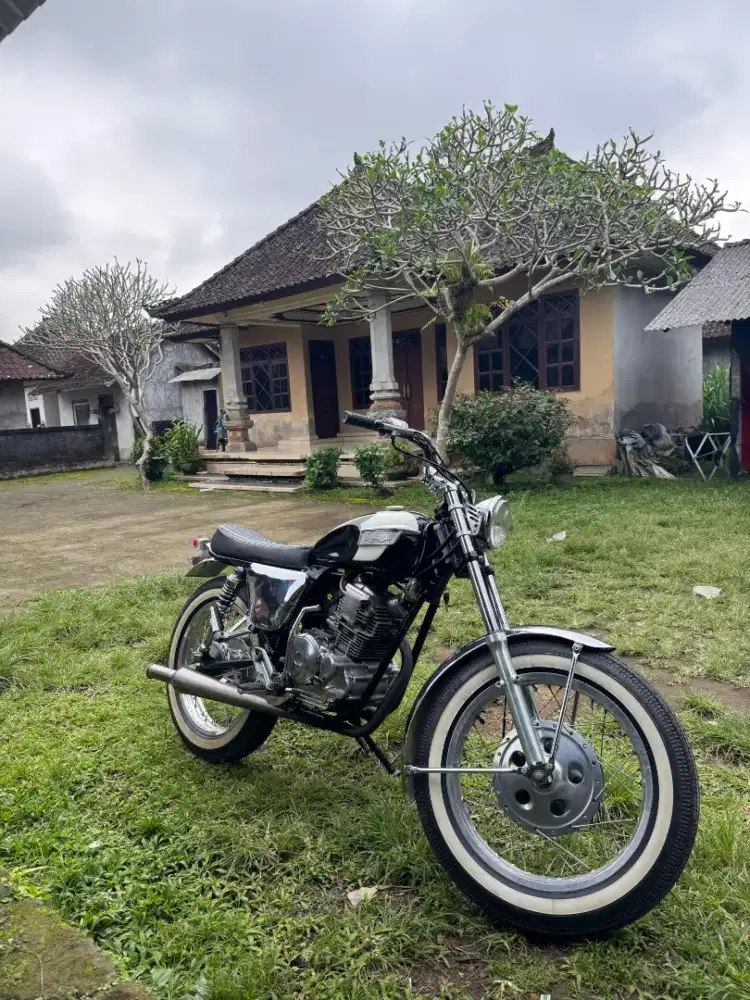 Dijual Yamaha Scorpio. Motor custom british style.