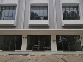 ruko hadap jalan siap usaha di gading serpong