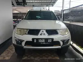 Mulus Dakar 4x2 AT Putih