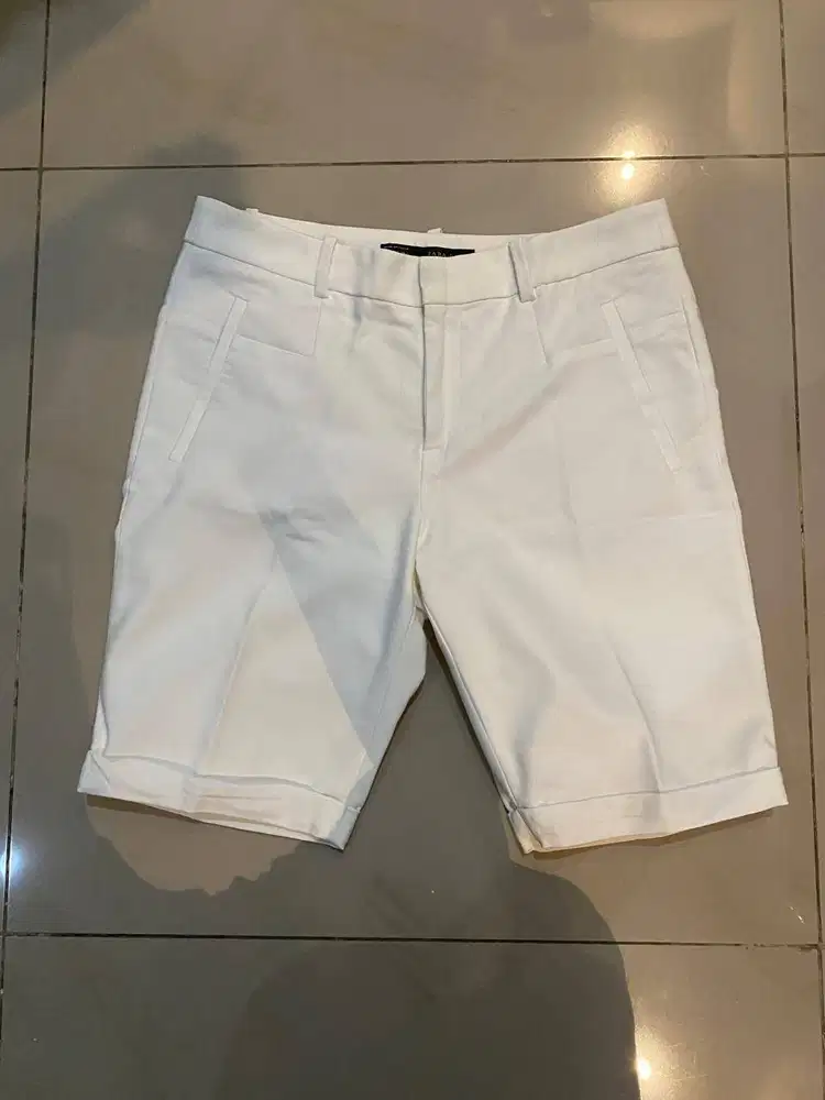 ZARA BASIC ORIGINAL – CELANA PENDEK PUTIH – SIZE M – PRELOVED