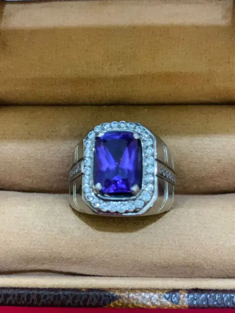 Cincin kecubung dan sapphire