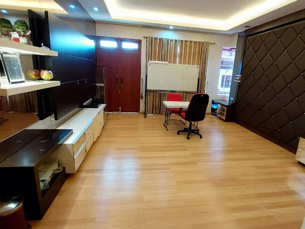 Rumah Mewah di City Resort Hawaii Hdp Barat Laut dan Timur Laut