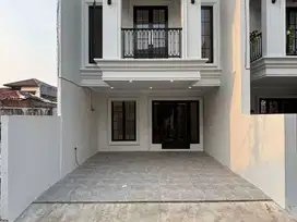 JUAL RUMAH 2 LANTAI AKSES 2 MOBIL DI JAGAKARSA JAKSEL