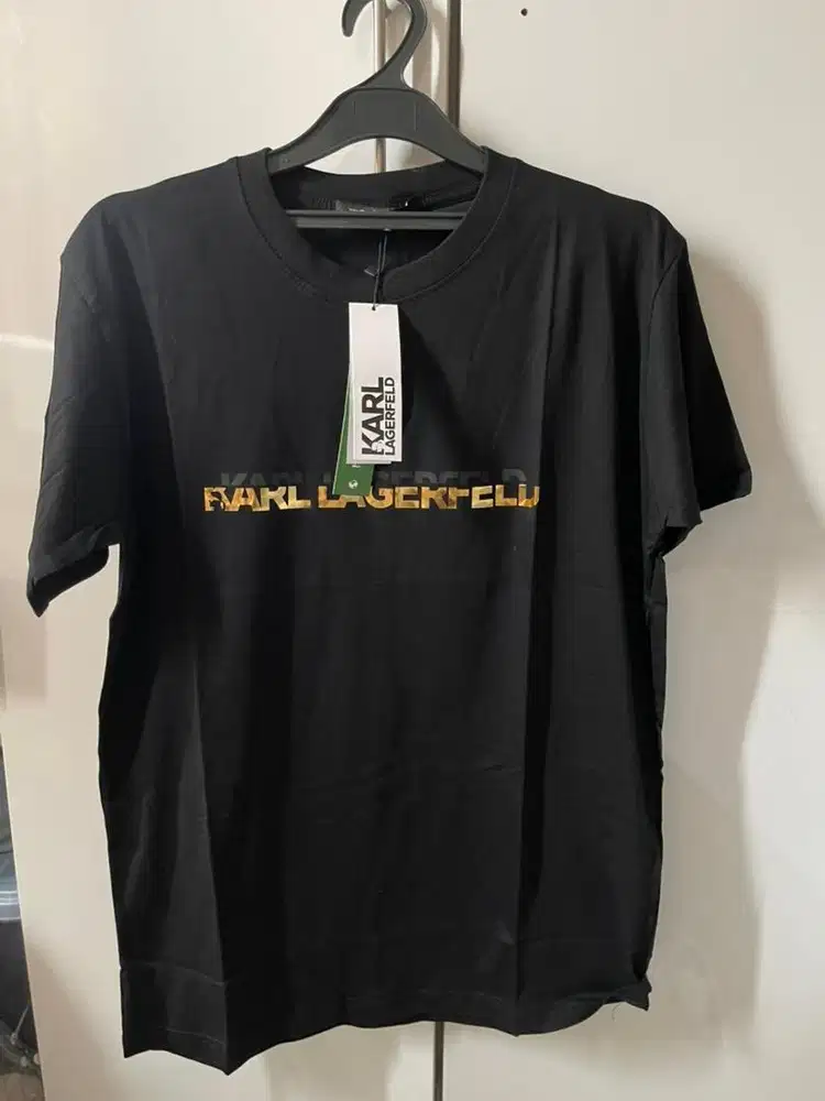 Kaos pria karl L hitam