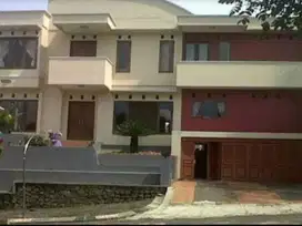 Rumah Villa Mewah Full Furnished 2 lantai di Jln Setiabudi