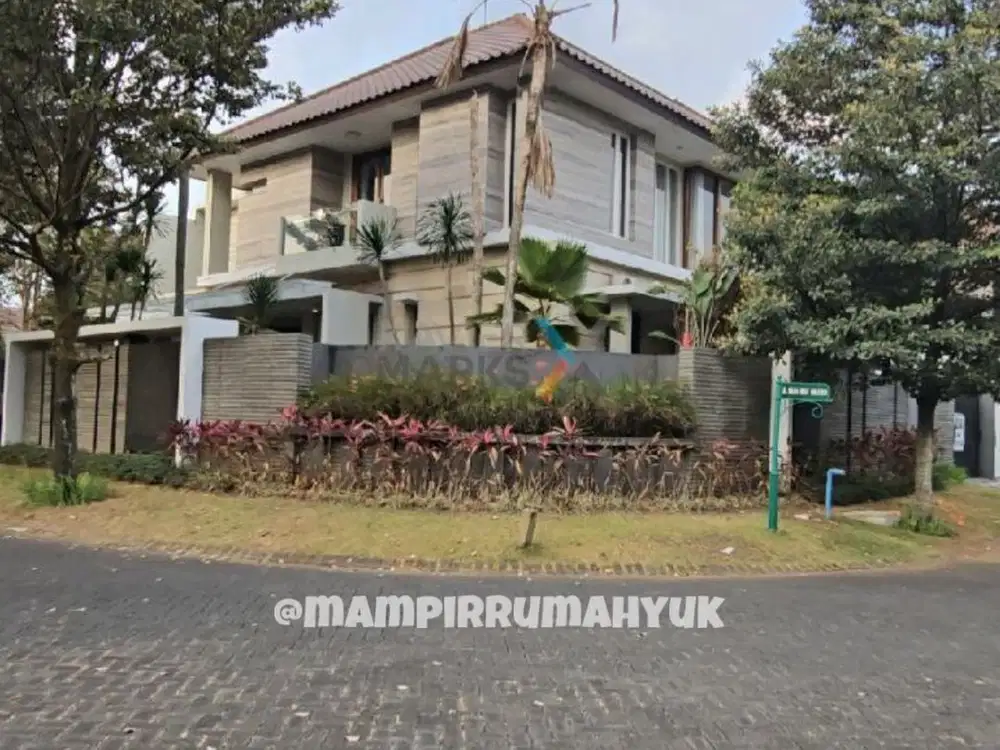 Rumah mewah furnished di Araya Golf Boulevard Malang
