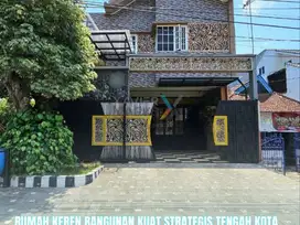 Rumah Modern Minimalis Tengah Kota di Ciliwung Malang