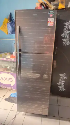 PROMO SEPT Dijual Kulkas 2pintu jumbo SANKEN RAK LENGKAP harga nego