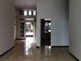 Rumah di Kota Baru Parahyangan, Strategis Bagus Modern Minimalis