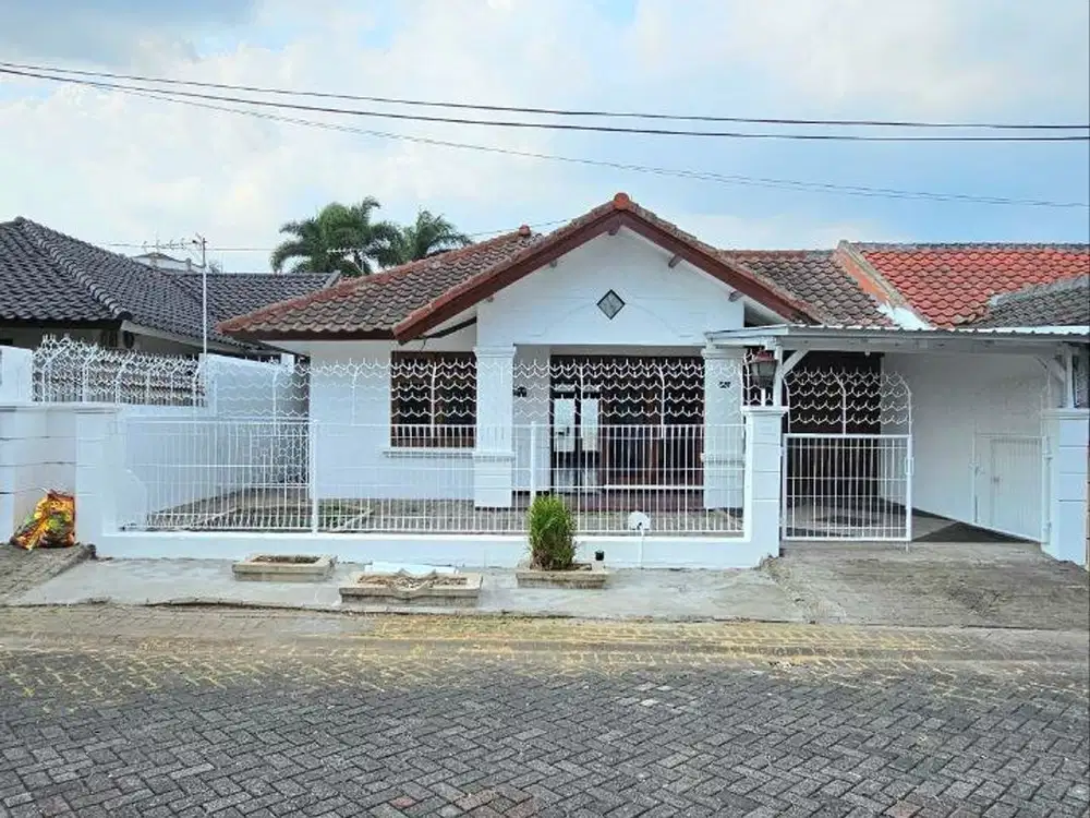 Dijual Rumah Siap Huni di Pondok Blimbing Indah, PBI Araya Malang