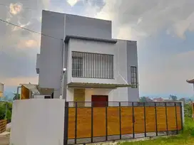 Dijual Villa Full Furnish + Pool di Jl. Lesti, Batu