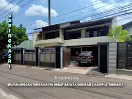 Rumah Megah Strategis di Gading Kasri Klojen Malang