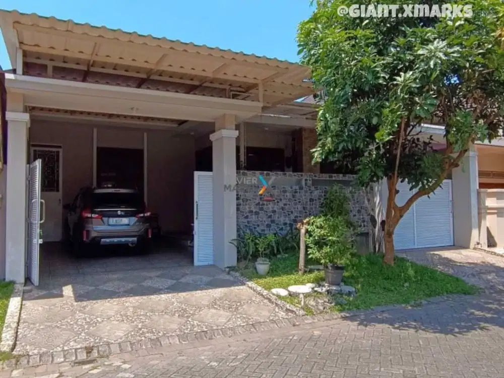 Rumah terawat di araya golf boulevard Malang