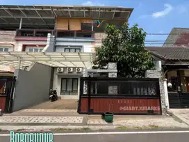 Rumah Premium 4 lantai dekat SMA Hua Ind di Borobudur Lowokwaru