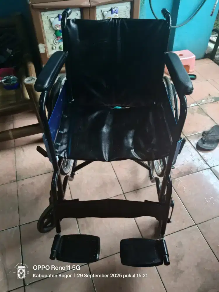 Kursi roda masih kayak baru
