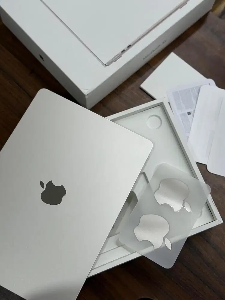 Macbook Air M3 13 inch 2024