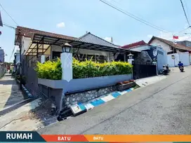 DIJUAL RUMAH terawat siap tinggal di Tengah kota Batu