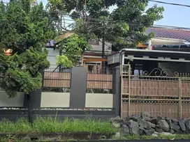 Rumah Tua Hook Selatan Murah Hitung Tanah di BSD Griya Loka
