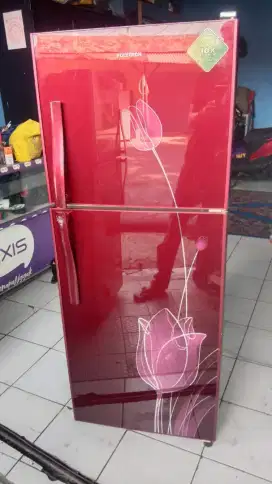 PROMO SEPT Dijual Kulkas merek POLYTRON 2pintu kondisi baik normal