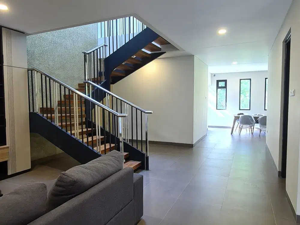 Dijual Rumah Mewah Baru Tingkat 2 Lantai Full Furnished Di Candi Golf