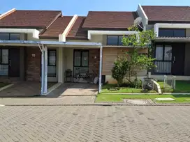 Rumah di Kota Baru Parahyangan, Minimalis 1 Lantai View Taman + Danau