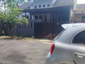 Rumah hoek di Nusaloka sektor 14.5 bsd city