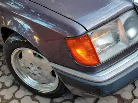 Antik Mercedes Benz 300E class W124 mercy pcd bmw