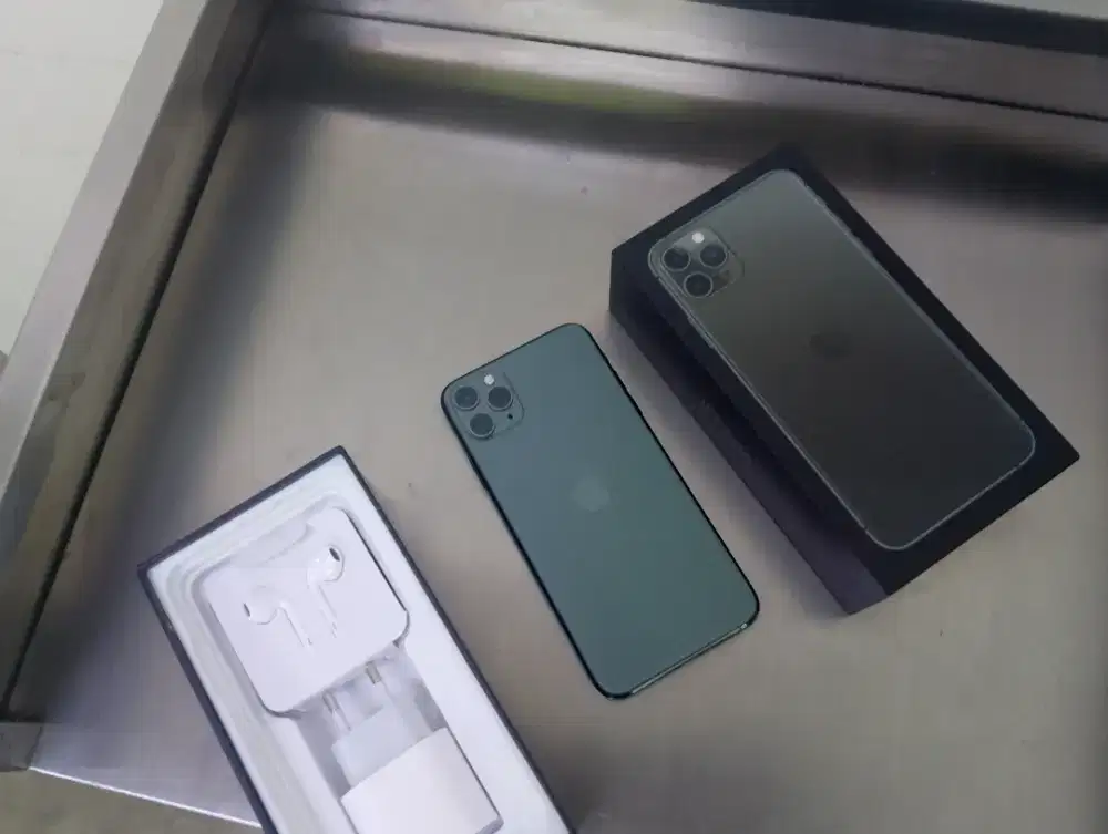 Iphone 11 pro max 256gb udah masih baru