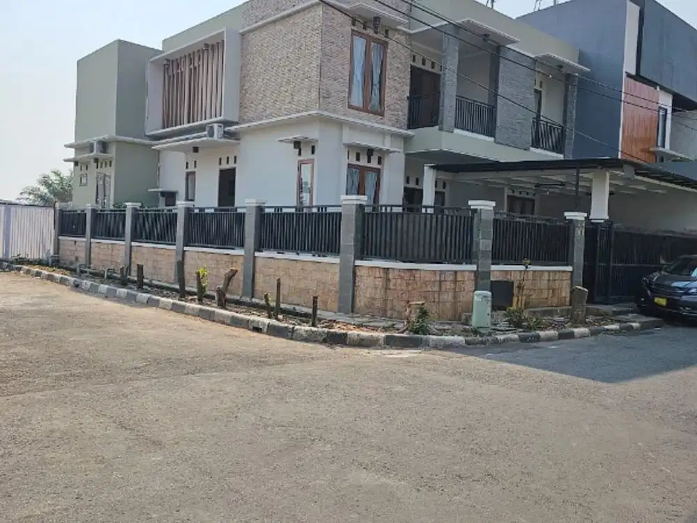 Jual rumah  besar di metland. Cakung 
