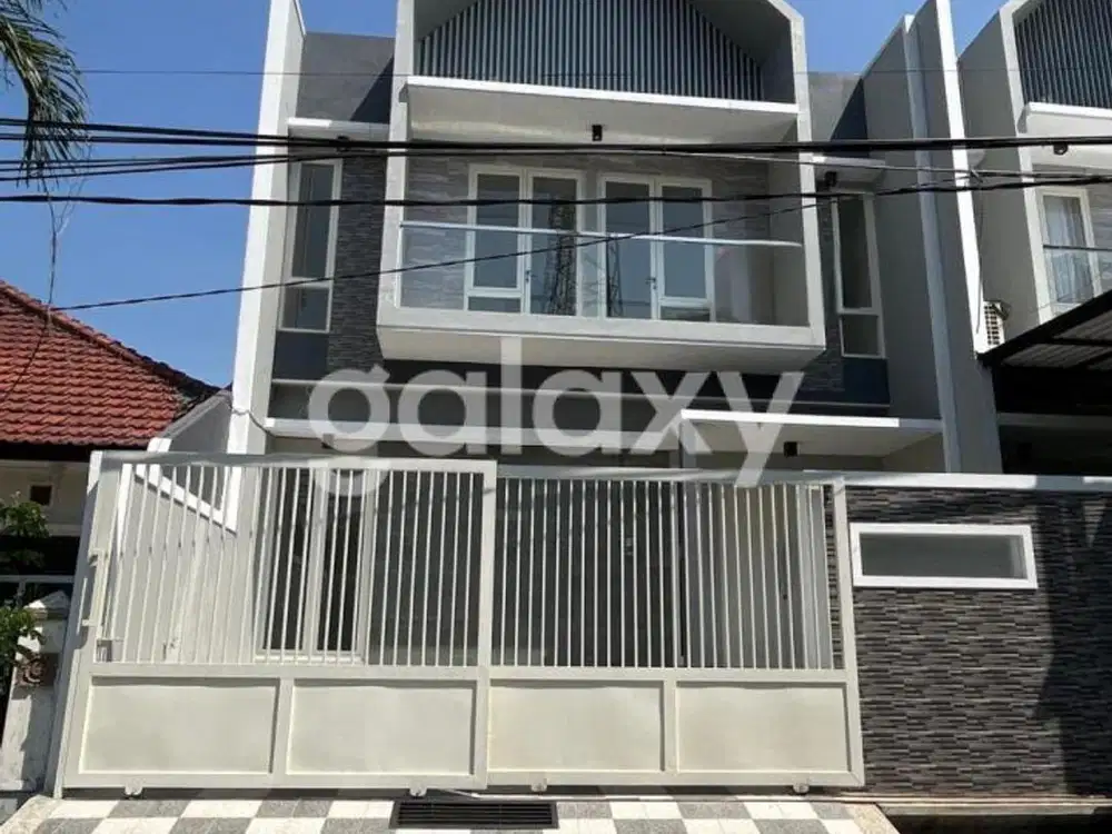 RUMAH baru jalan raya Manyar Tirtomoyo Surabaya