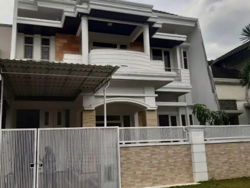 Dijual Rumah Siap Huni di Araya Golf, Blimbing Malang