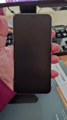 Hp samsung S22 5G yg basic 256 GB masih mulus banget kaya baru