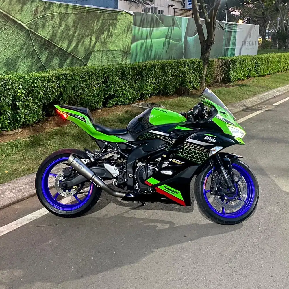 ZX25r 2021 Km 8000