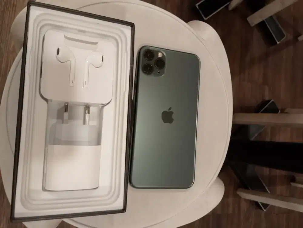 Iphone 11 pro max 256gb manis sekali ini baru